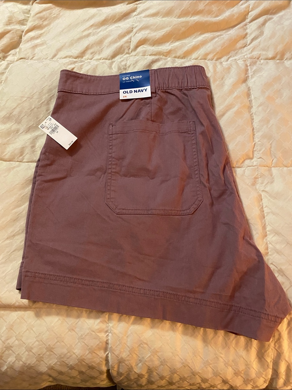 Old Navy Women's Cargo Chino Shorts in Plum